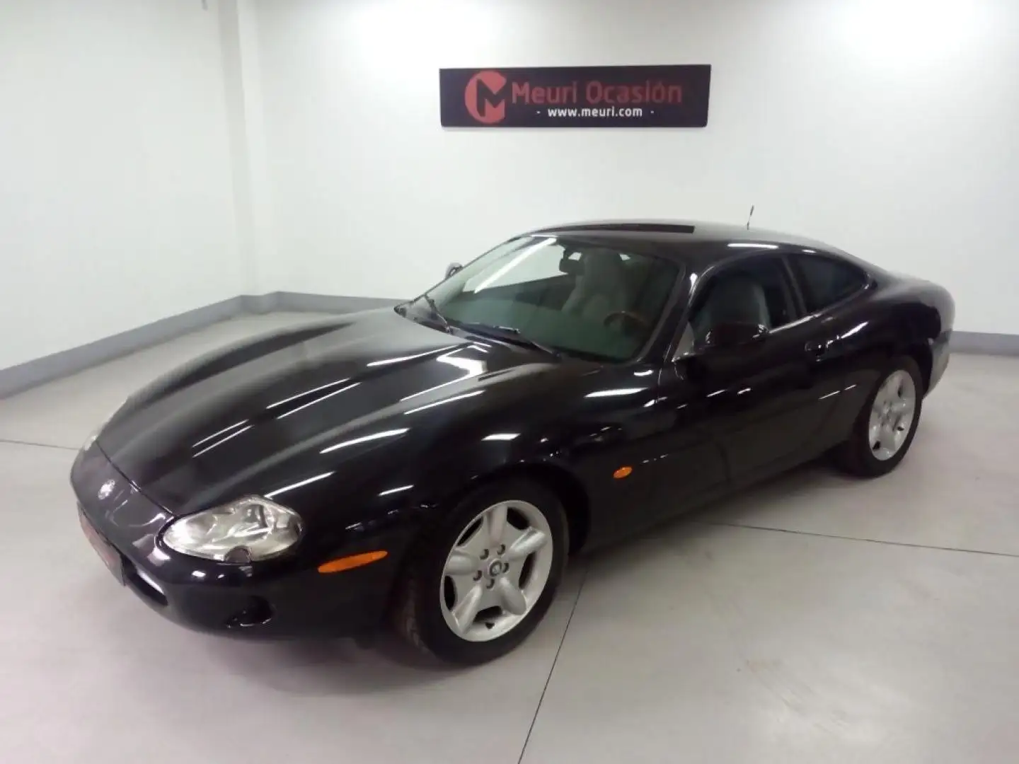 Jaguar XK8 8 8 Schwarz - 1