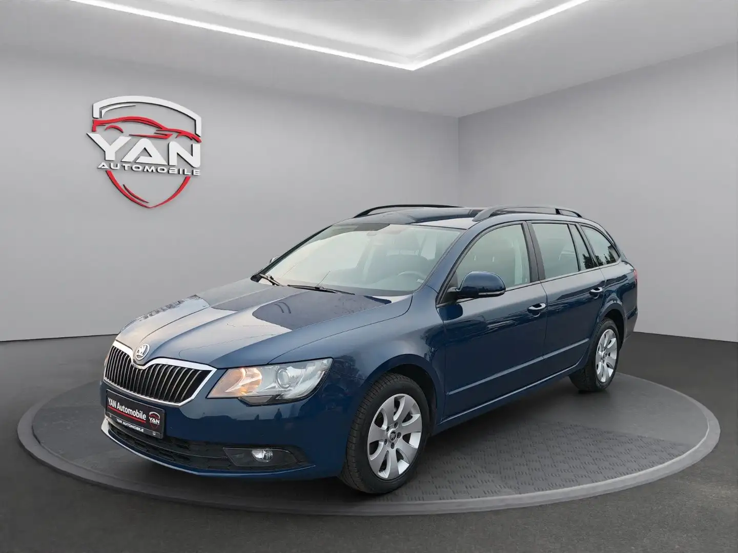 Skoda Superb Combi Active 1.8 TSI Bleu - 1