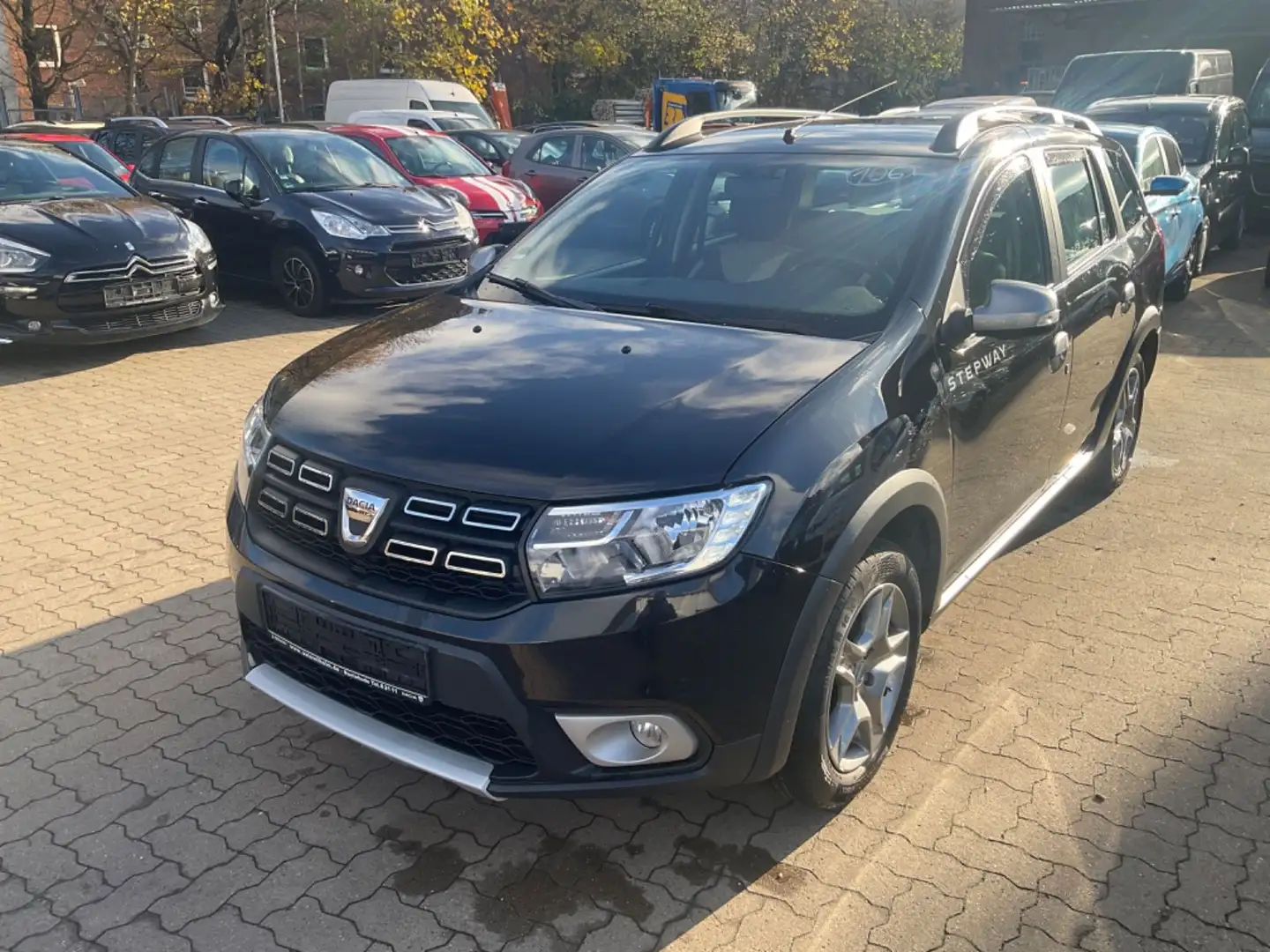 Dacia Logan MCV TCe 90 Stepway TÜV 06.2026 1 HAND Schwarz - 1