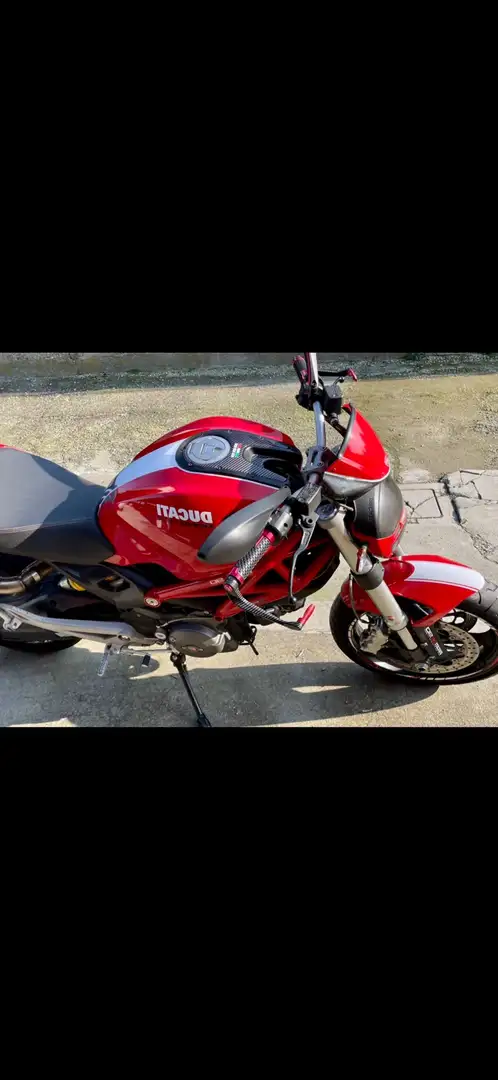 Ducati Monster 696 sport Rood - 2