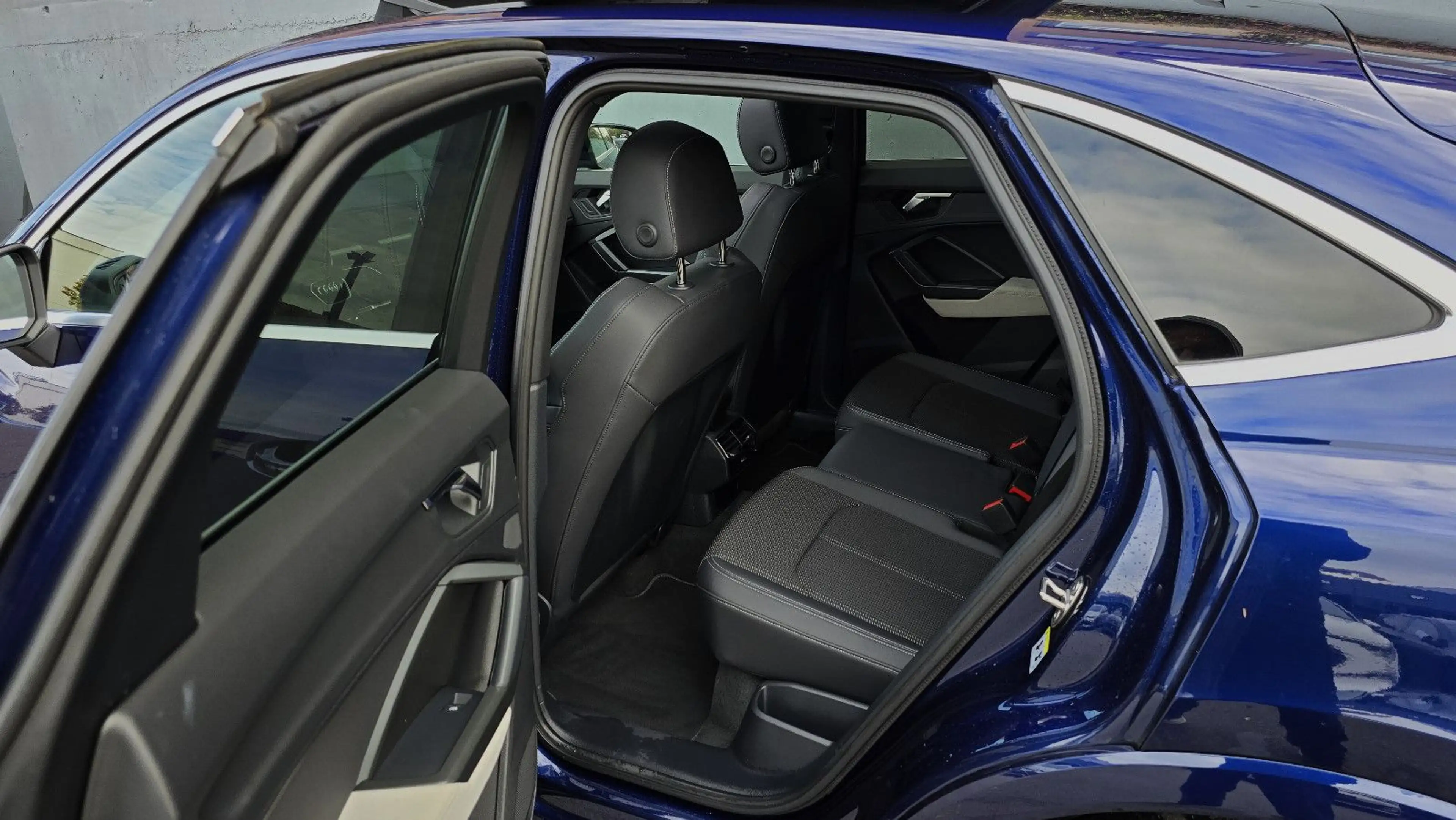 Audi Q3 35 TFSI S tronic 3 x S line Sportback Pano/20 — photo 9