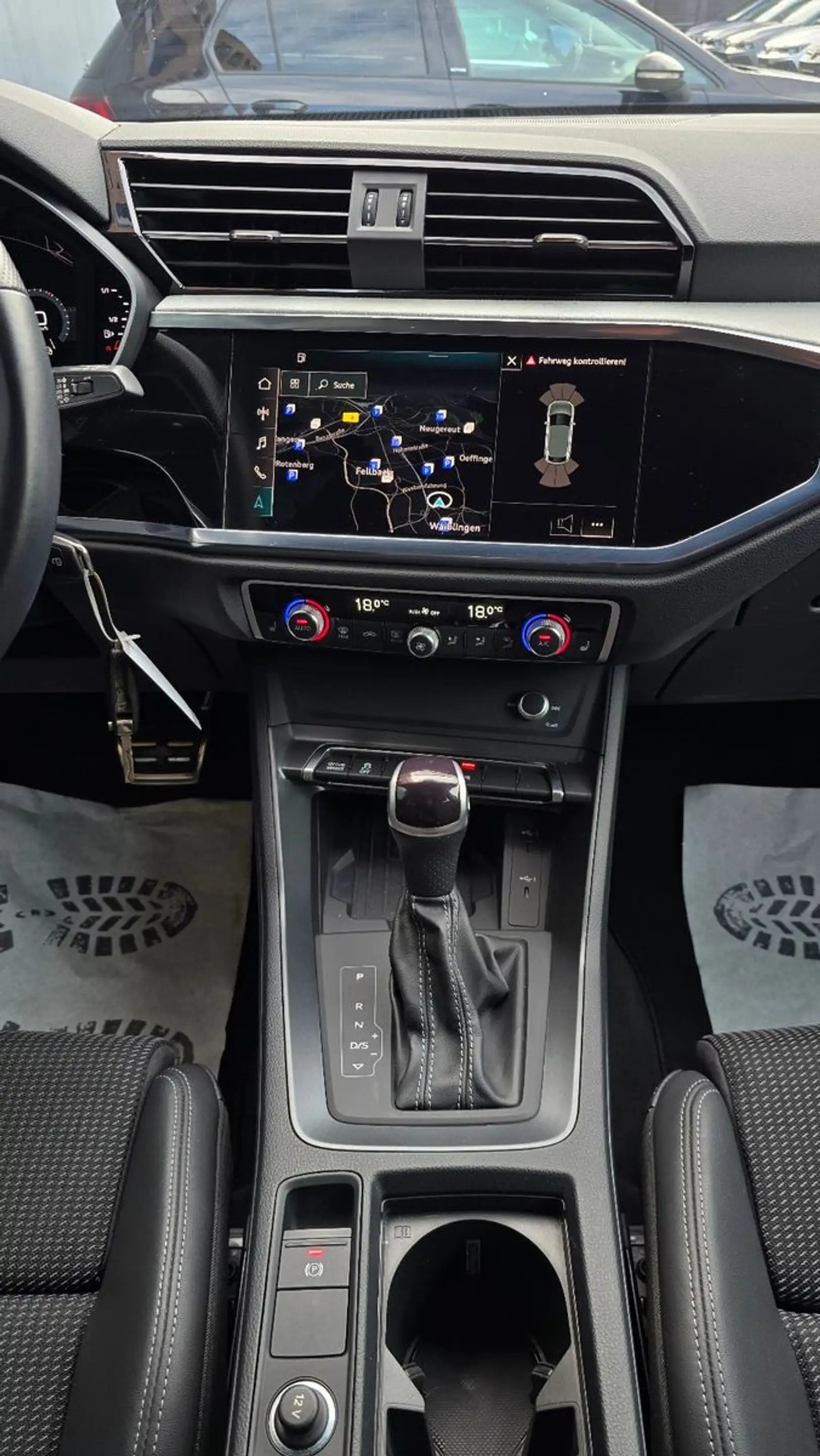 Audi Q3 35 TFSI S tronic 3 x S line Sportback Pano/20 — photo 11