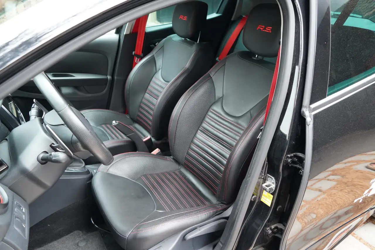 Renault Clio R.S. — photo 14
