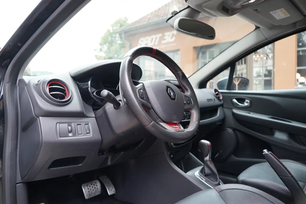 Renault Clio R.S. — photo 13
