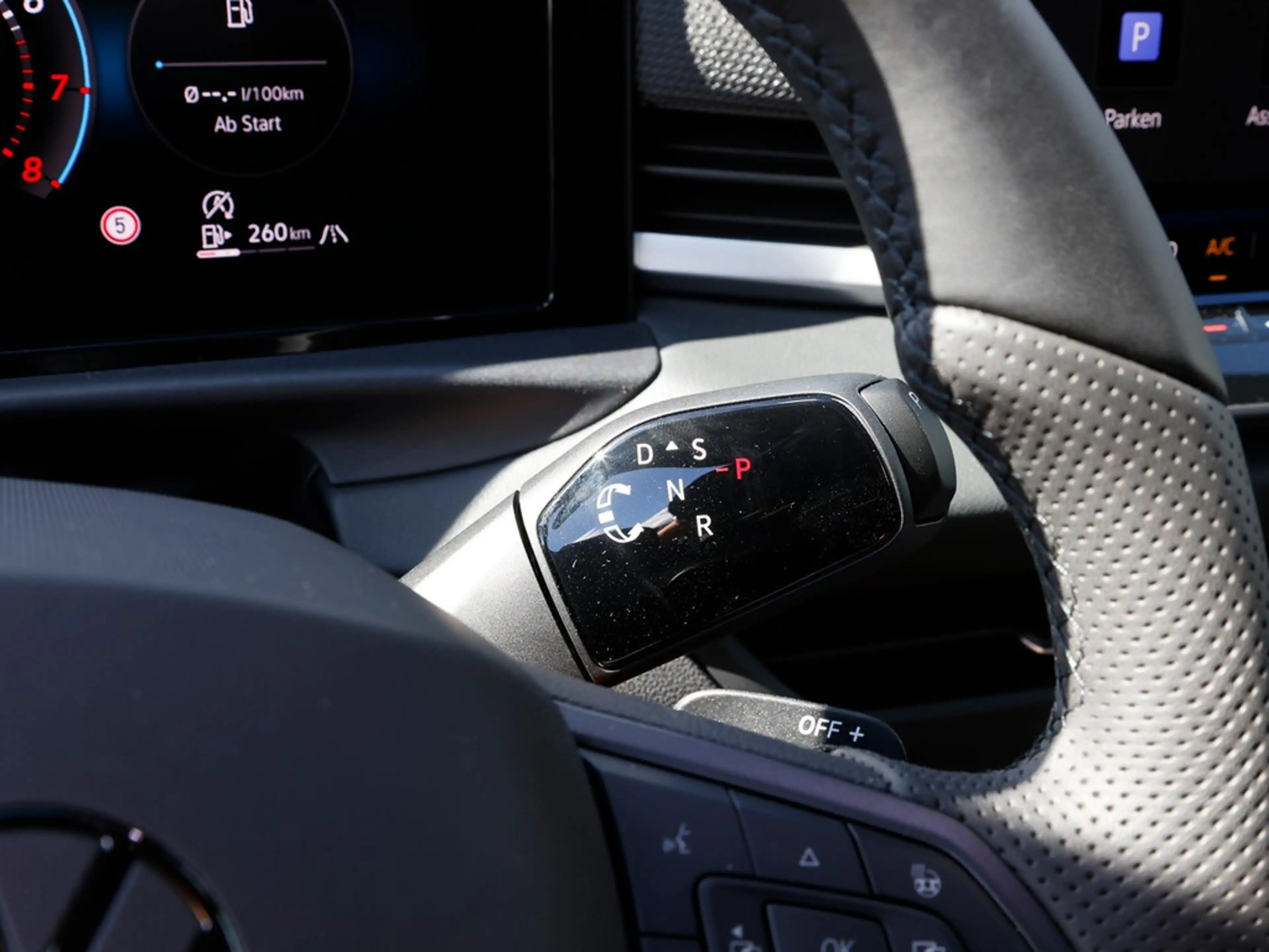 Volkswagen T-Roc 1.5 eTSI DSG R-Line AHK/BlackStyle/IQLight — photo 14