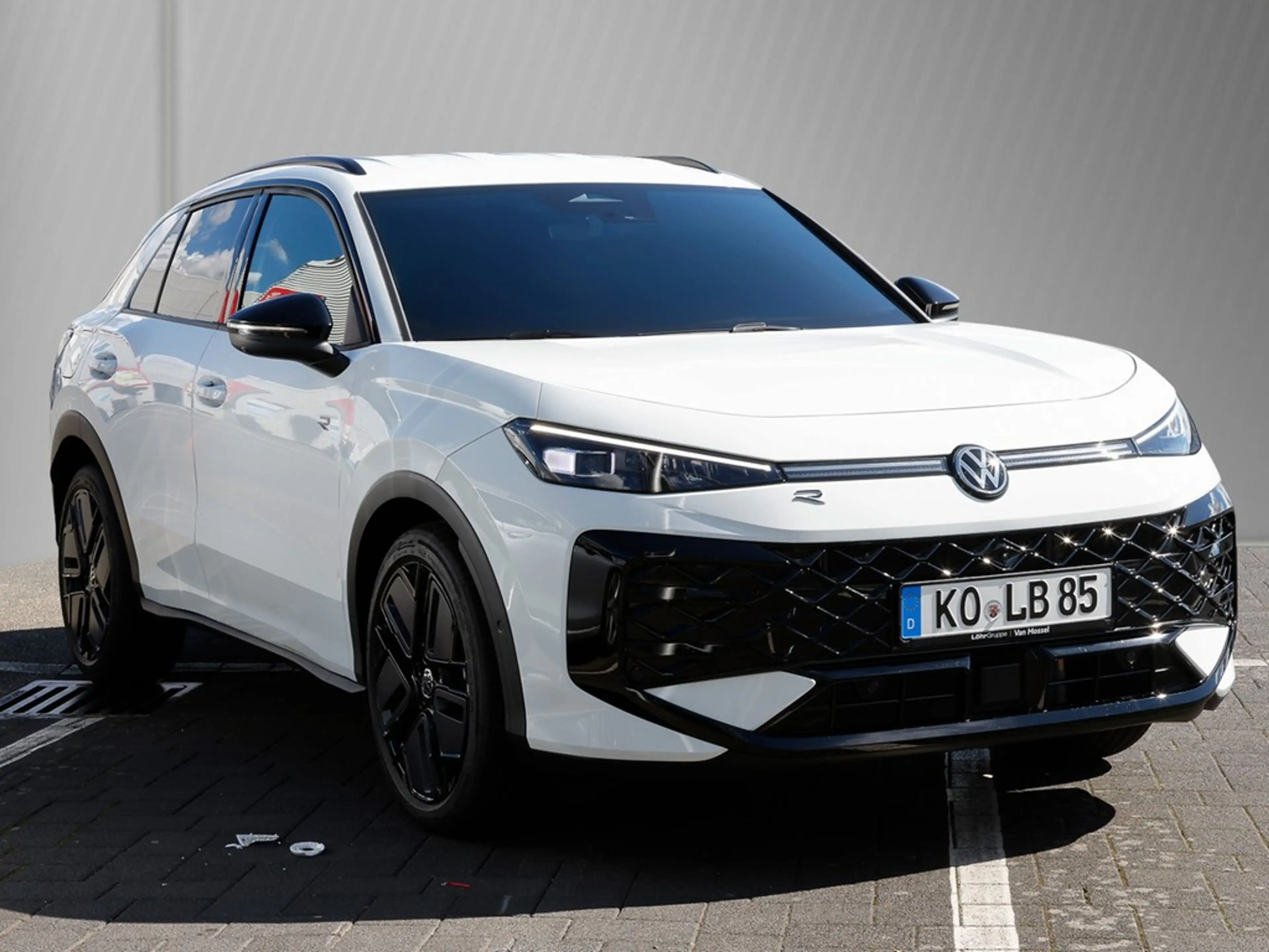 Volkswagen T-Roc 1.5 eTSI DSG R-Line AHK/BlackStyle/IQLight — photo 3