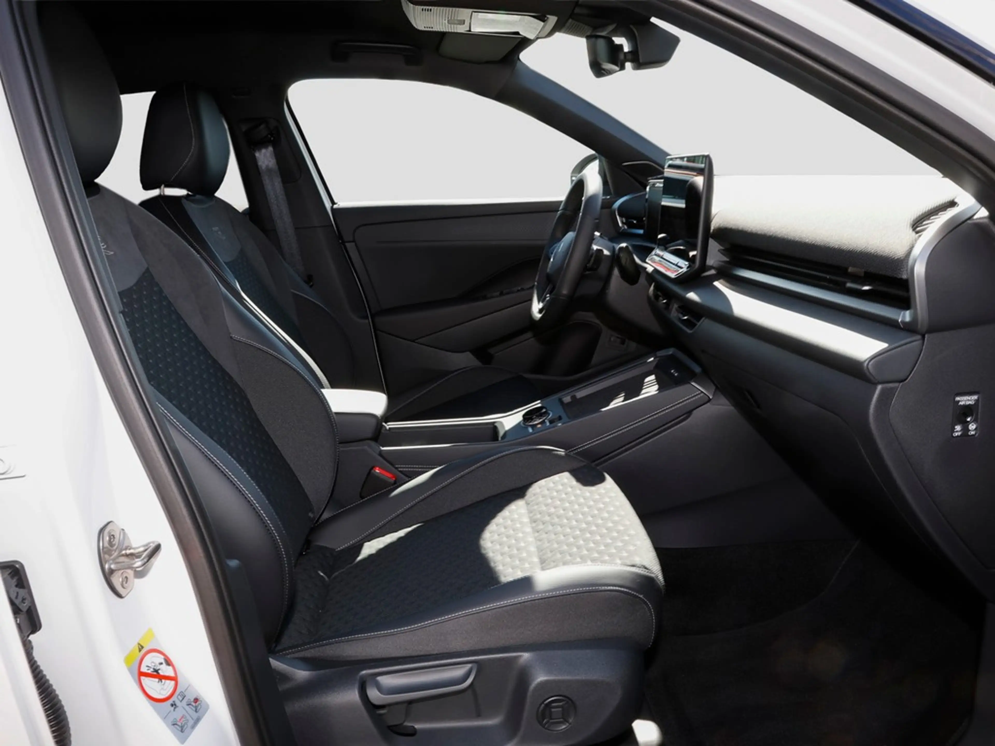Volkswagen T-Roc 1.5 eTSI DSG R-Line AHK/BlackStyle/IQLight — photo 7