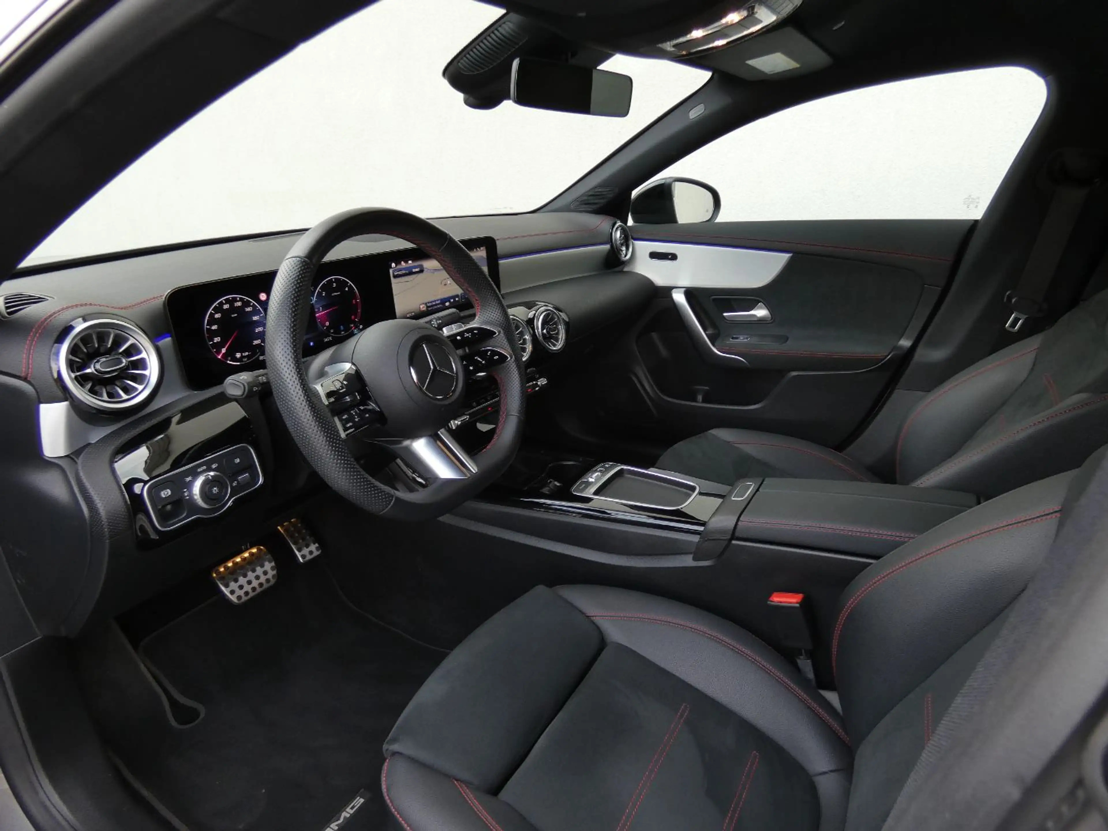 Mercedes-Benz CLA 200 d SB AMG +360°+KeyGo+MultiB+Winterp.+Night — photo 15