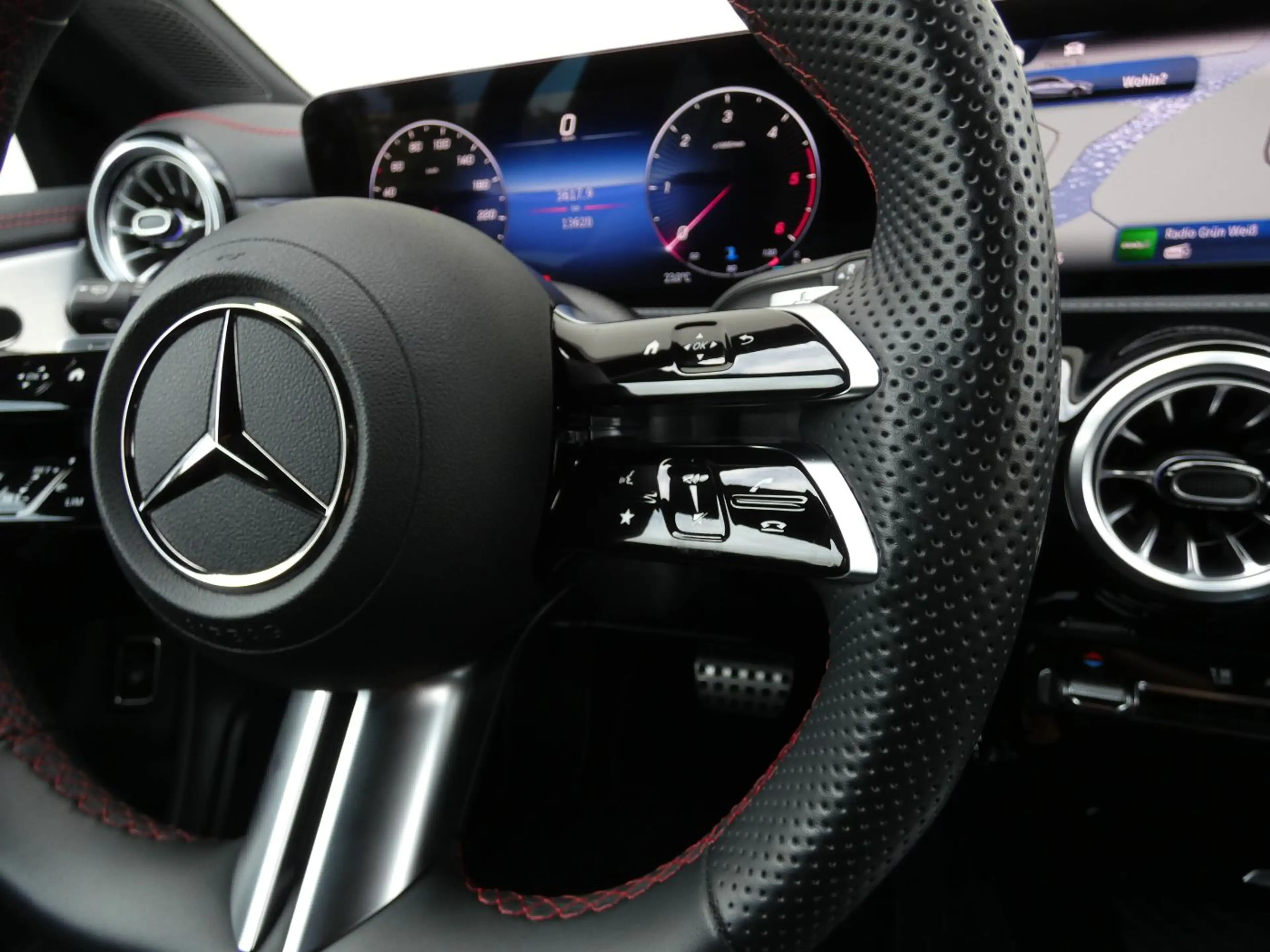 Mercedes-Benz CLA 200 d SB AMG +360°+KeyGo+MultiB+Winterp.+Night — photo 19