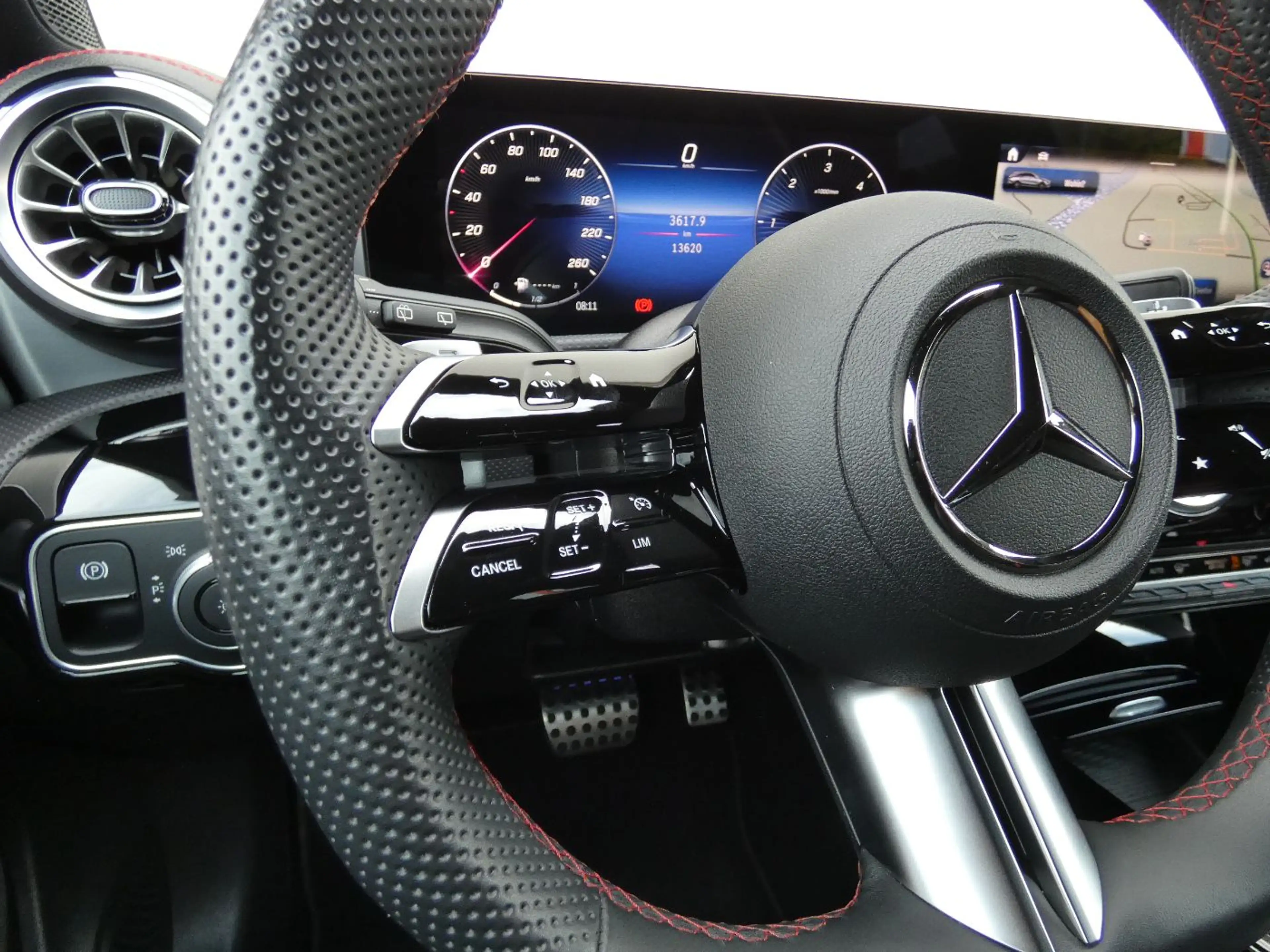 Mercedes-Benz CLA 200 d SB AMG +360°+KeyGo+MultiB+Winterp.+Night — photo 18