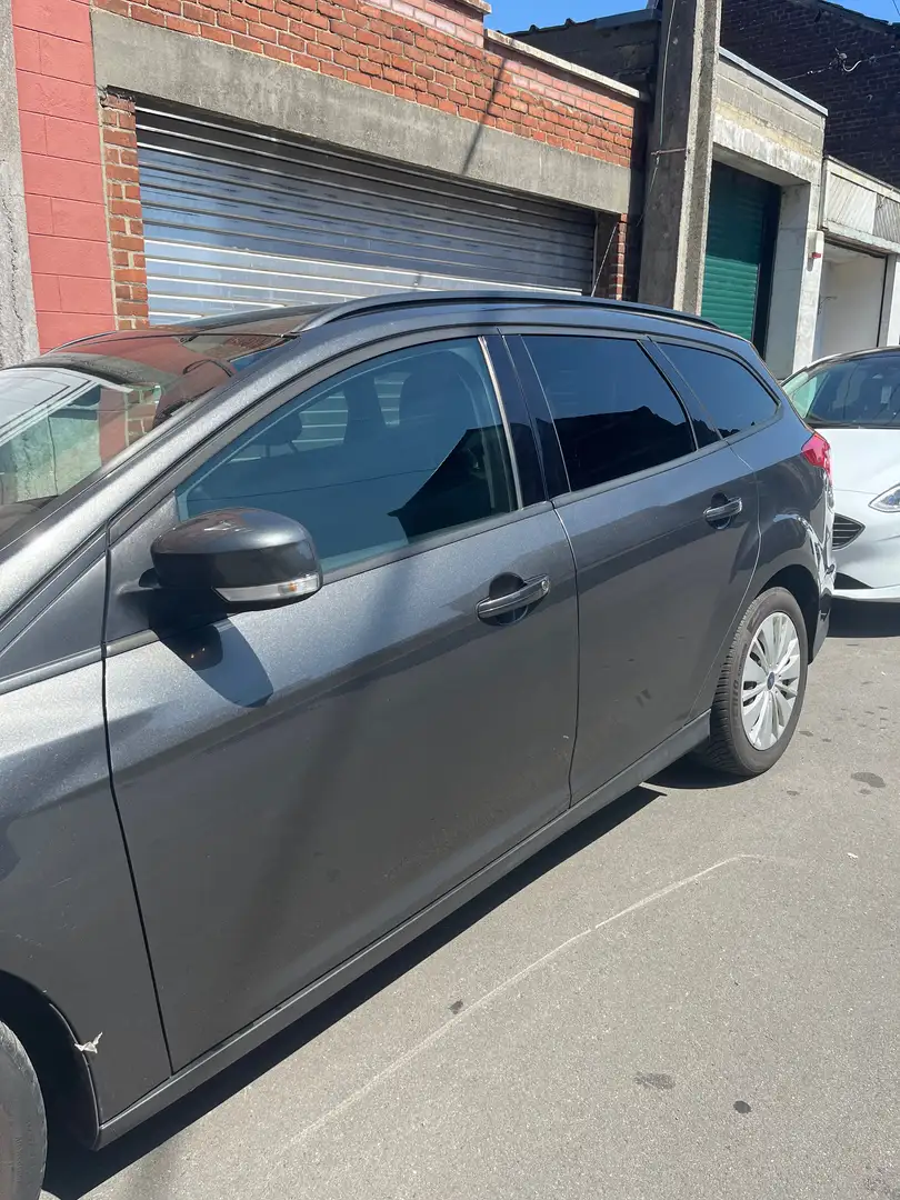 Ford Focus Focus SW 1.5 TDCi 120 S Gris - 2