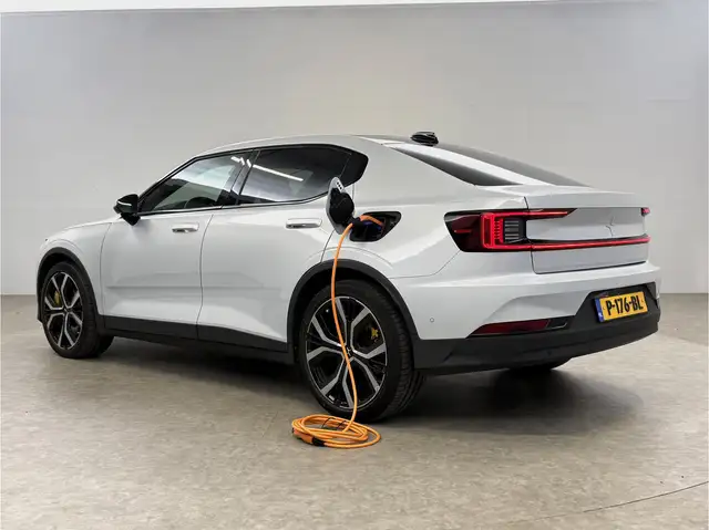 Polestar 2 view 3