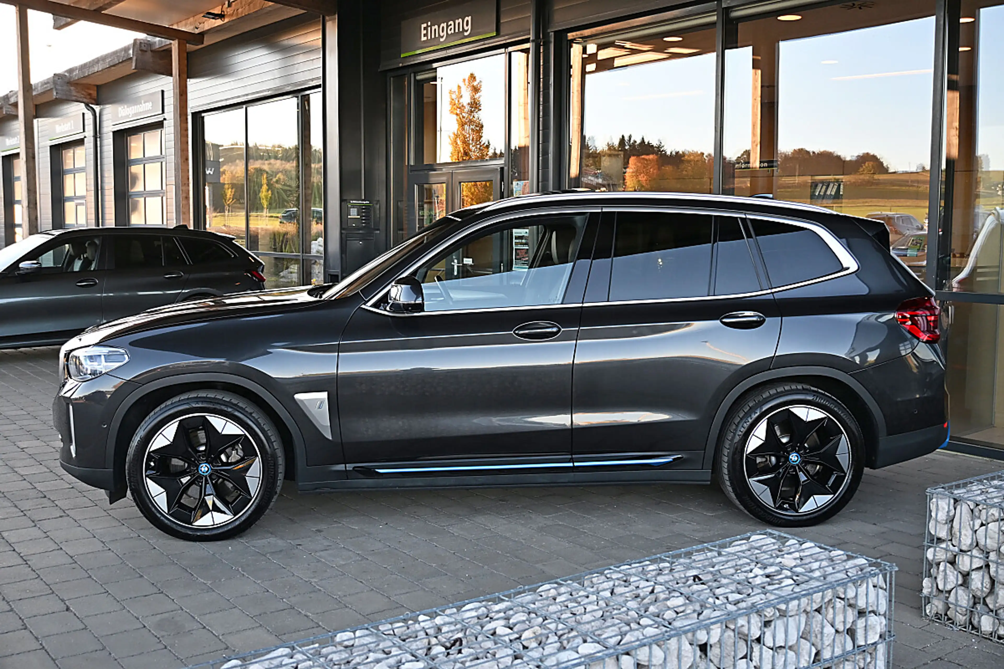 BMW iX3 Impressive M Sport ACC, AHK elektr., adapt. LED... — photo 2