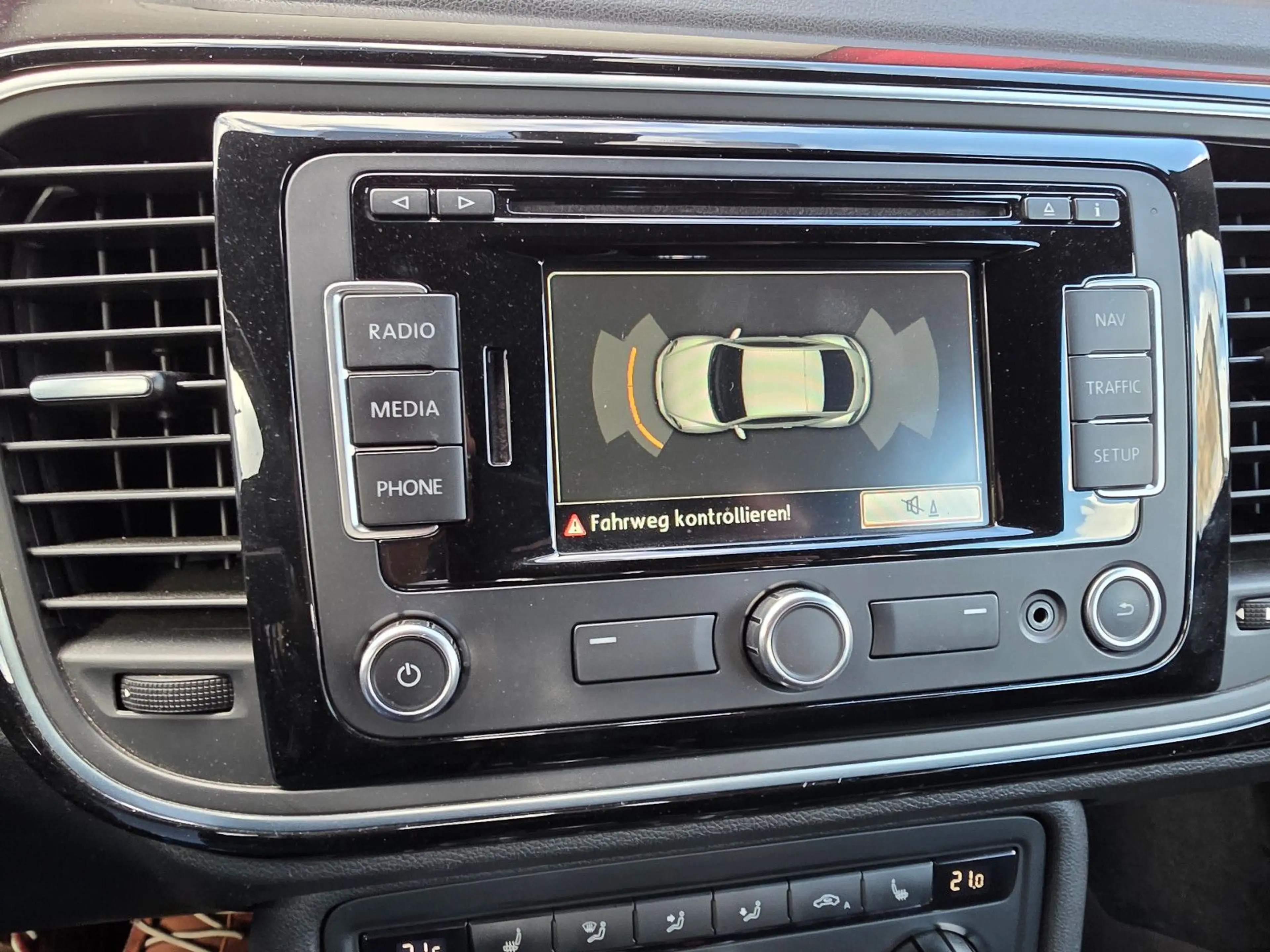 Volkswagen Beetle Design BMT Navi+Sitzh.+PDC+Klimaautom. — photo 23