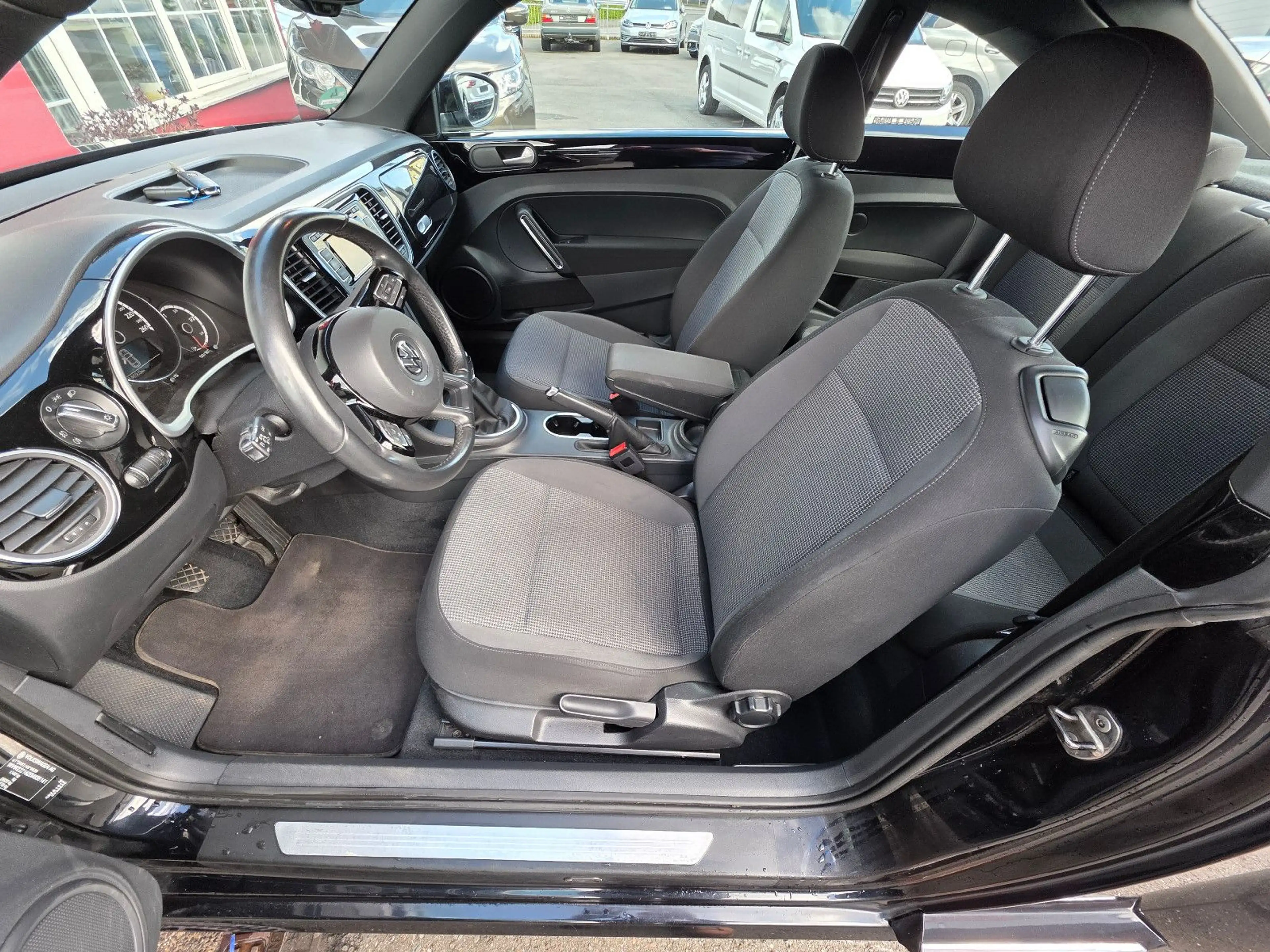 Volkswagen Beetle Design BMT Navi+Sitzh.+PDC+Klimaautom. — photo 17