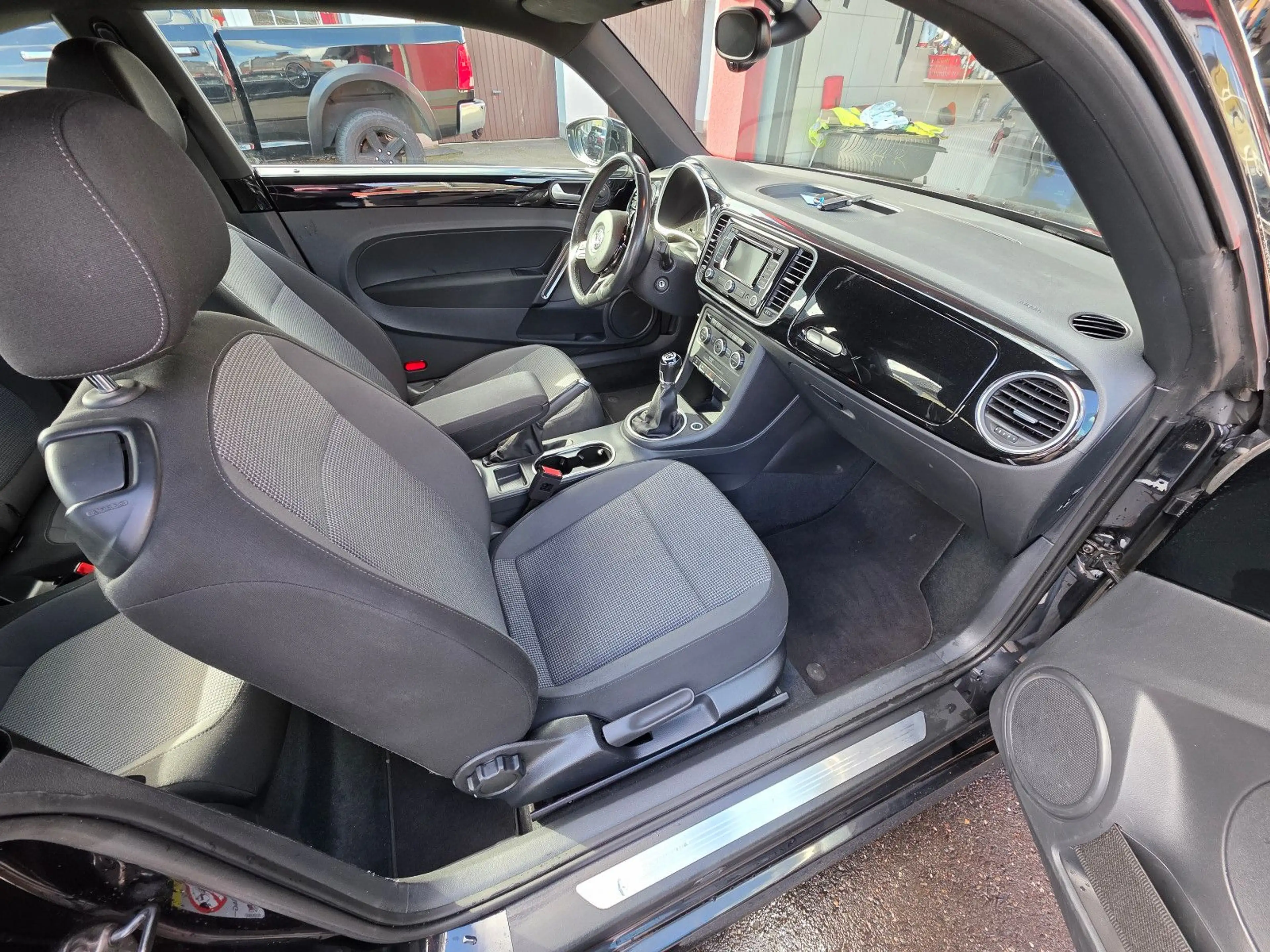 Volkswagen Beetle Design BMT Navi+Sitzh.+PDC+Klimaautom. — photo 19