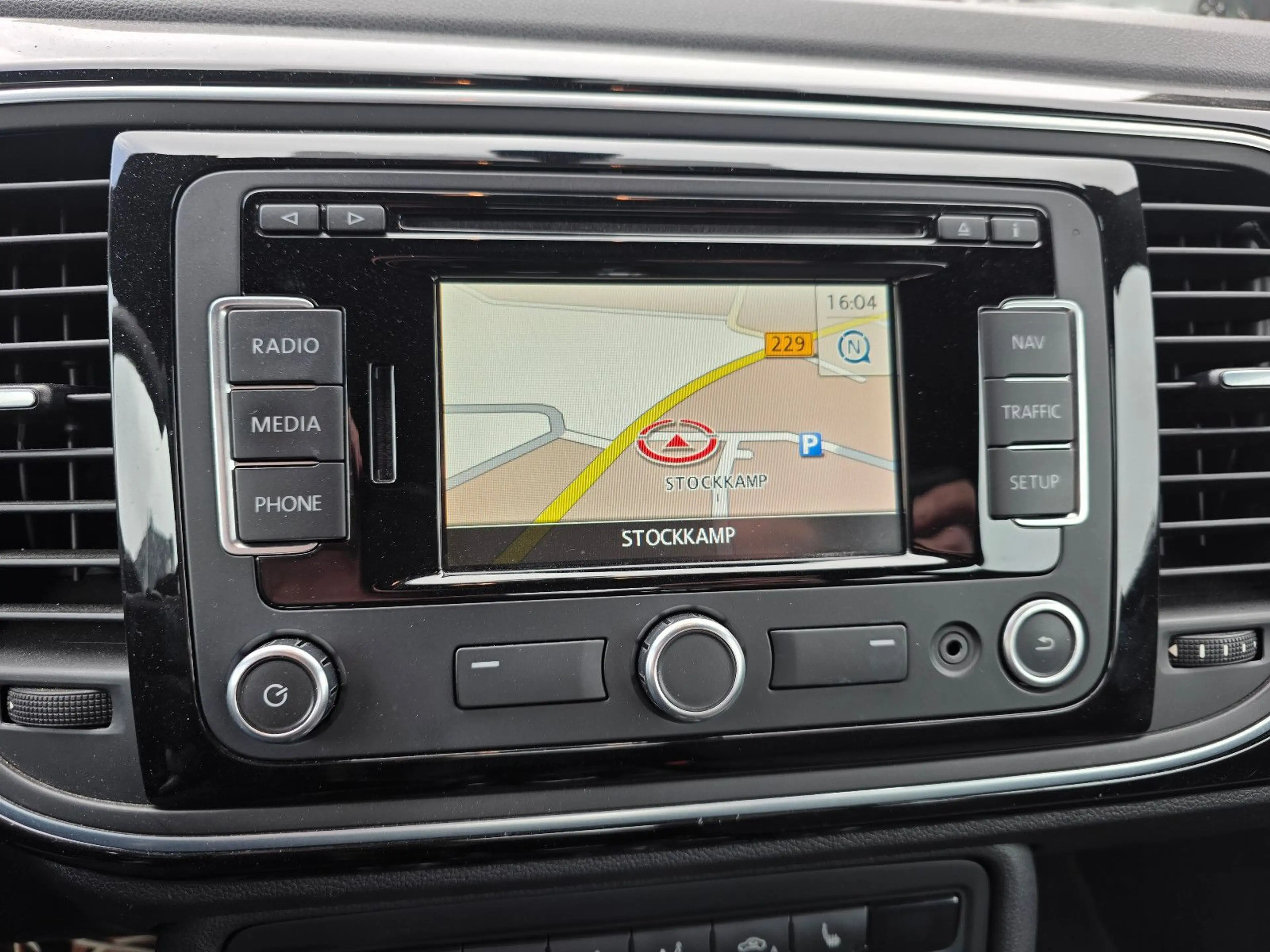 Volkswagen Beetle Design BMT Navi+Sitzh.+PDC+Klimaautom. — photo 22