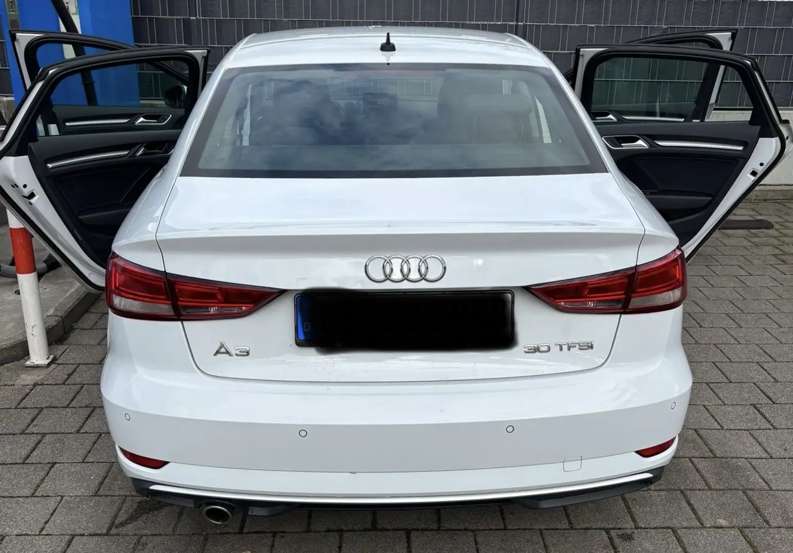 Audi A3 1.0 TFSI Limousine S tronic, 1. Hand Weiß - 2