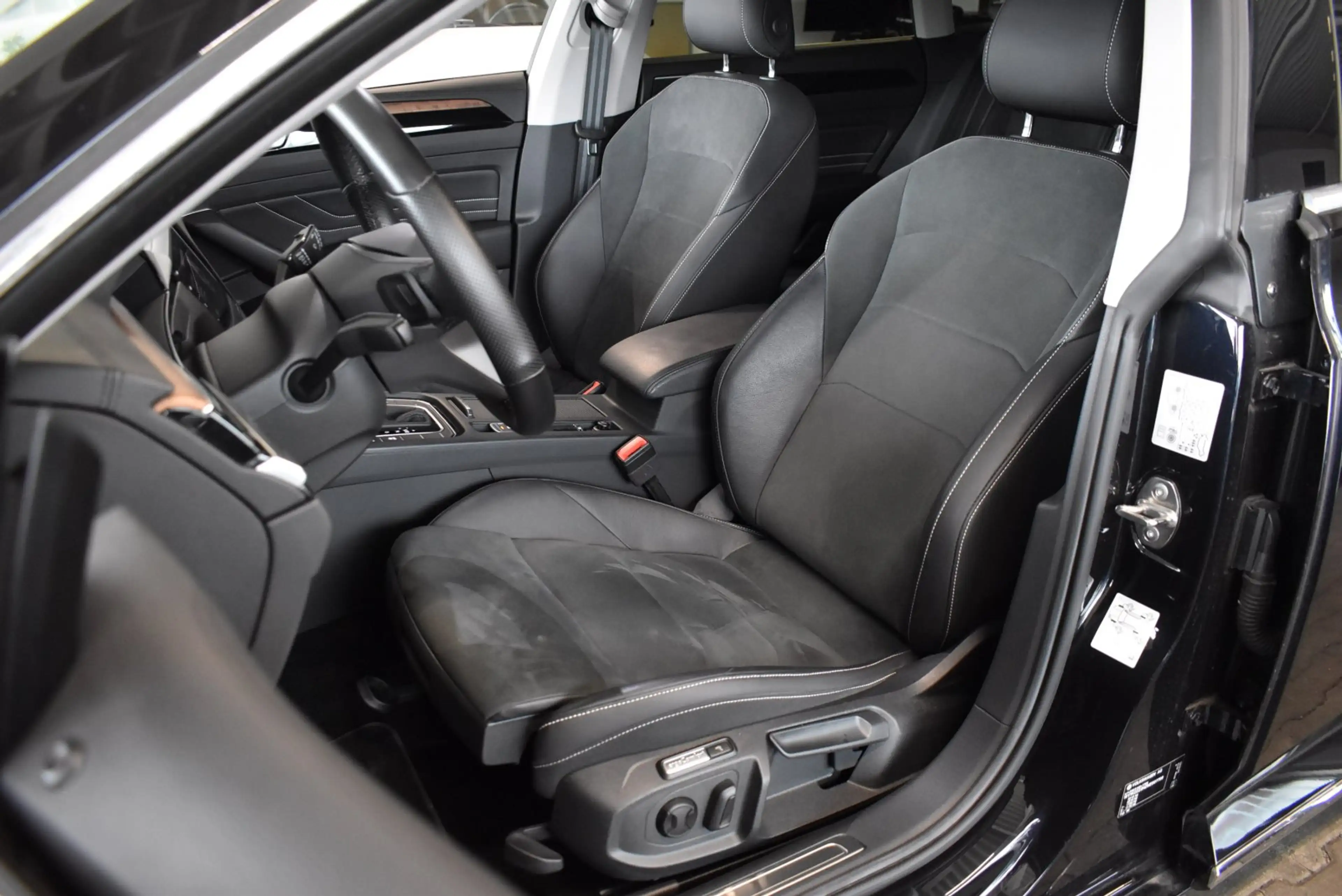 Volkswagen Arteon Shooting Brake 2.0 TDI DSG Elegance ACC Kamera — photo 10