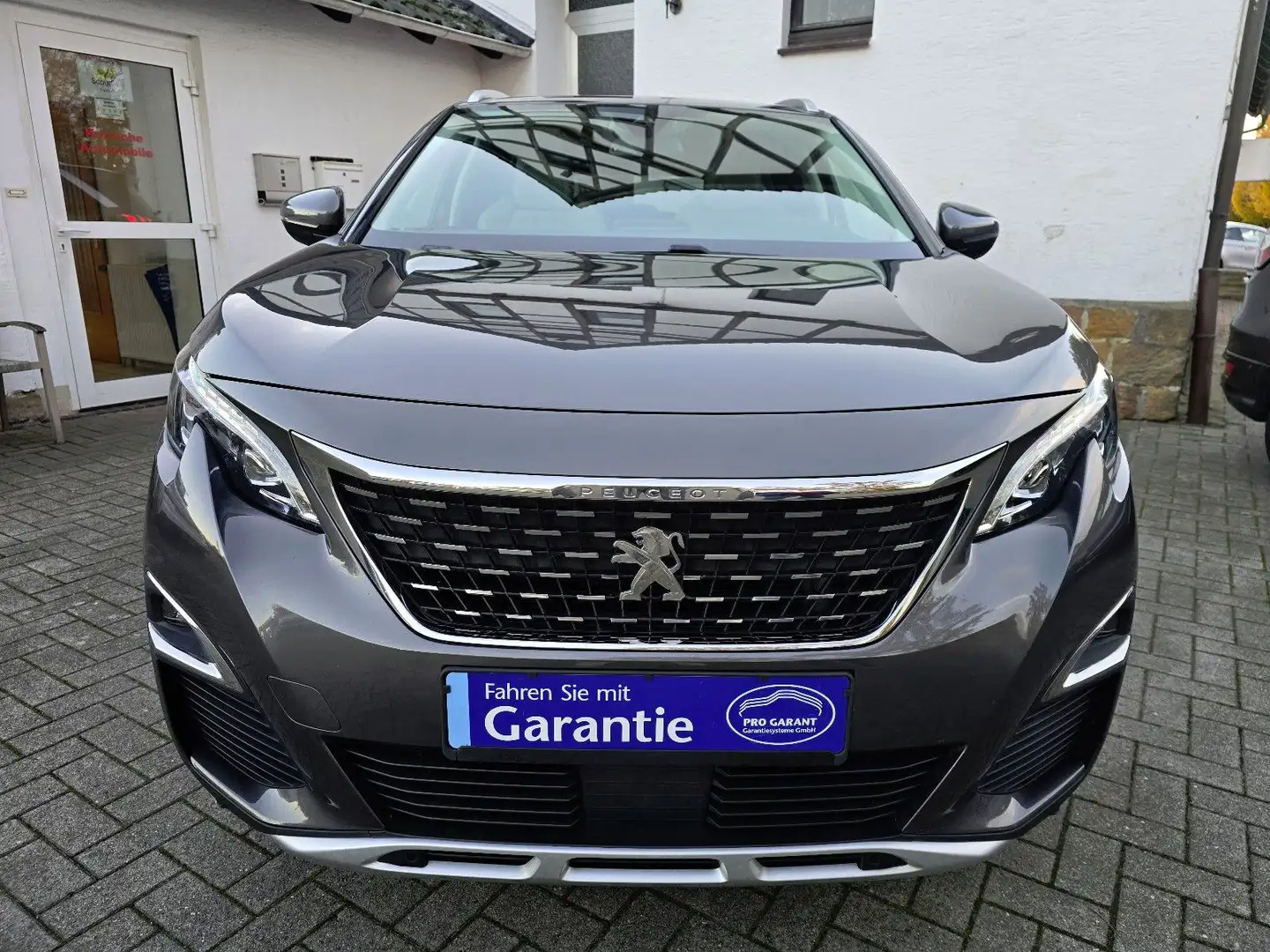 Peugeot 5008 Allure 1,5 Blue-HDI,LED,Navi,AHK Gris - 1