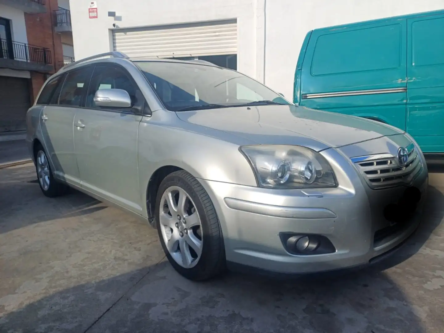 Toyota Avensis Wagon 2.2D-4D Executive Gris - 1