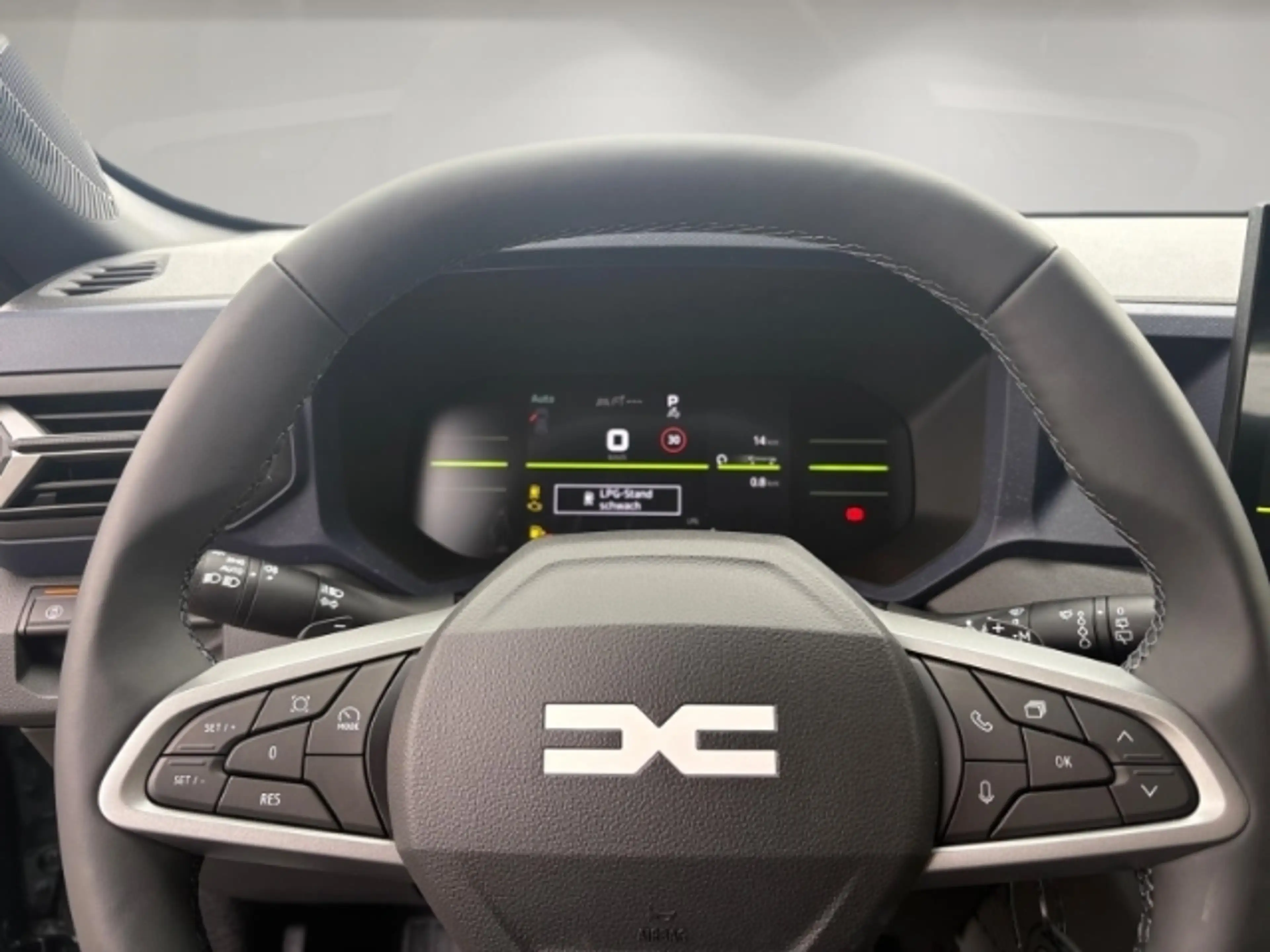 Dacia Duster Expression Hybrid-G 150 4x4 +Winterpaket+ Multimed — photo 8