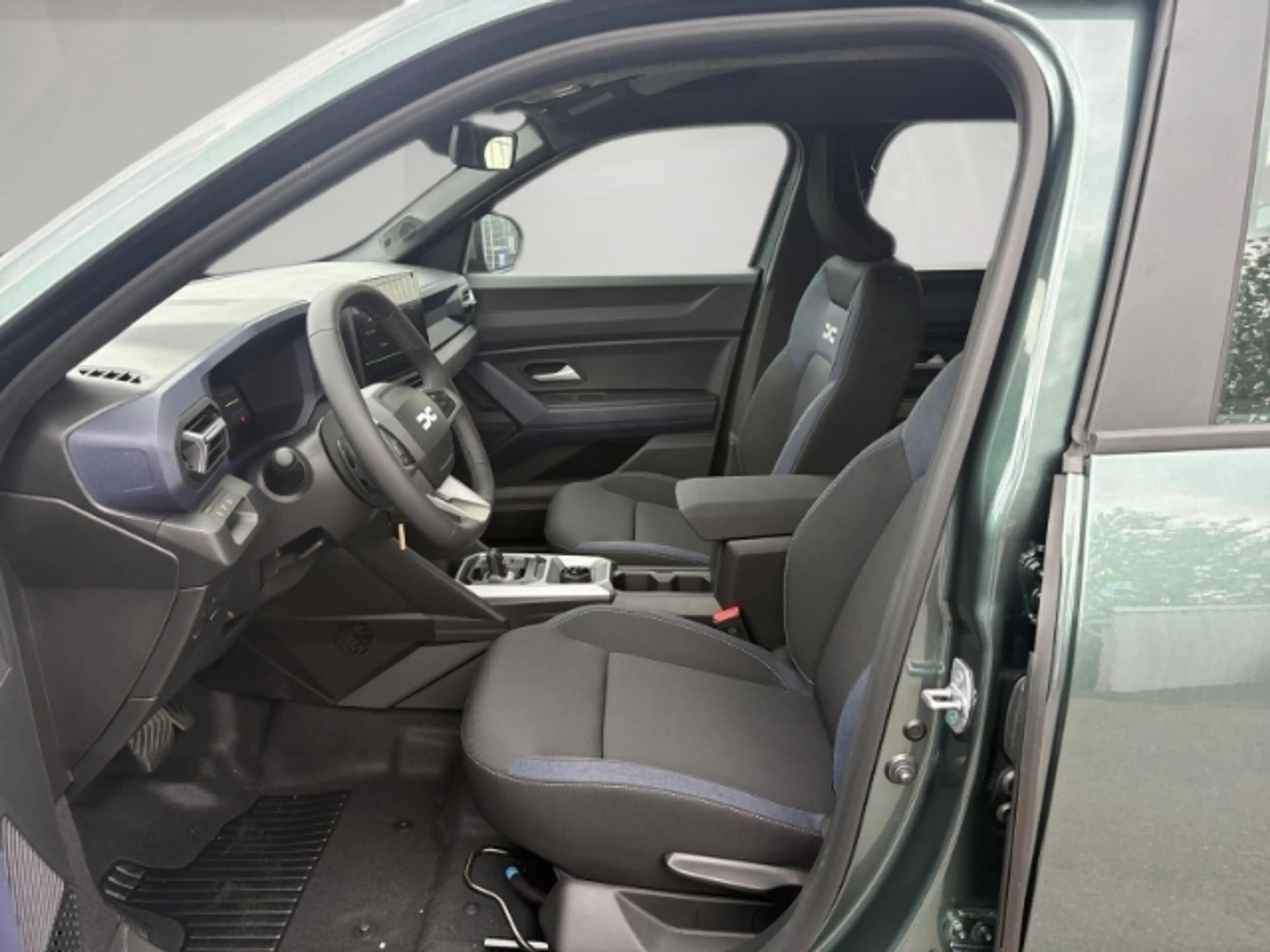 Dacia Duster Expression Hybrid-G 150 4x4 +Winterpaket+ Multimed — photo 7