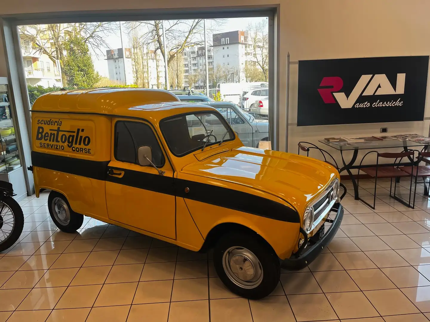 Renault R 4 F4 cargo Galben - 1
