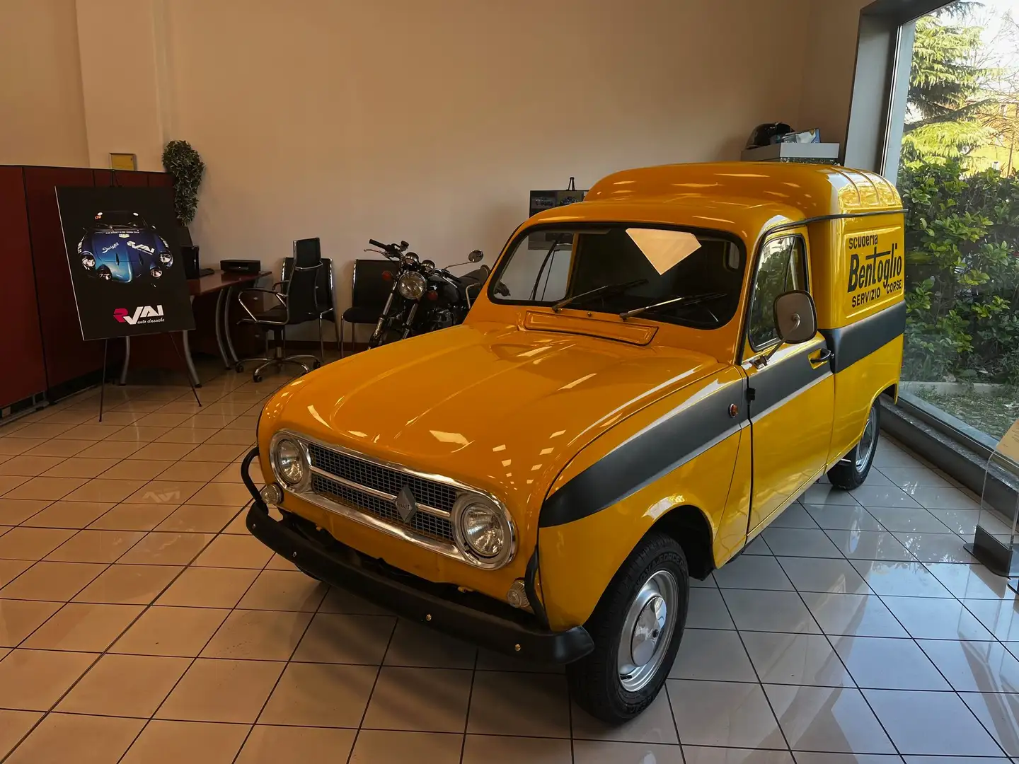 Renault R 4 F4 cargo Galben - 2