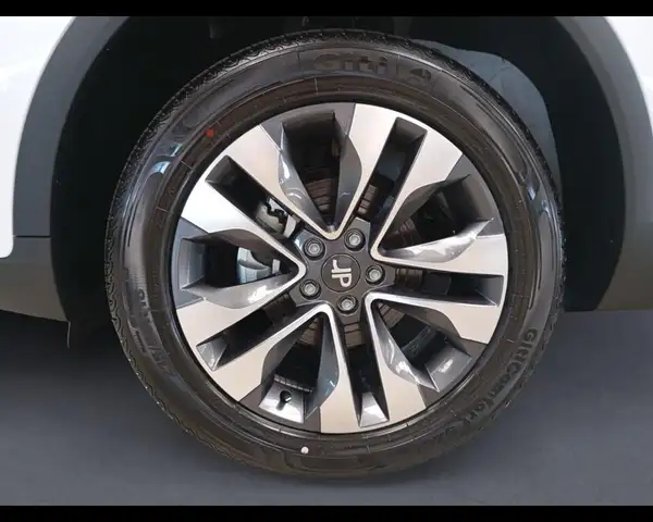 DR Automobiles DR5 view 9