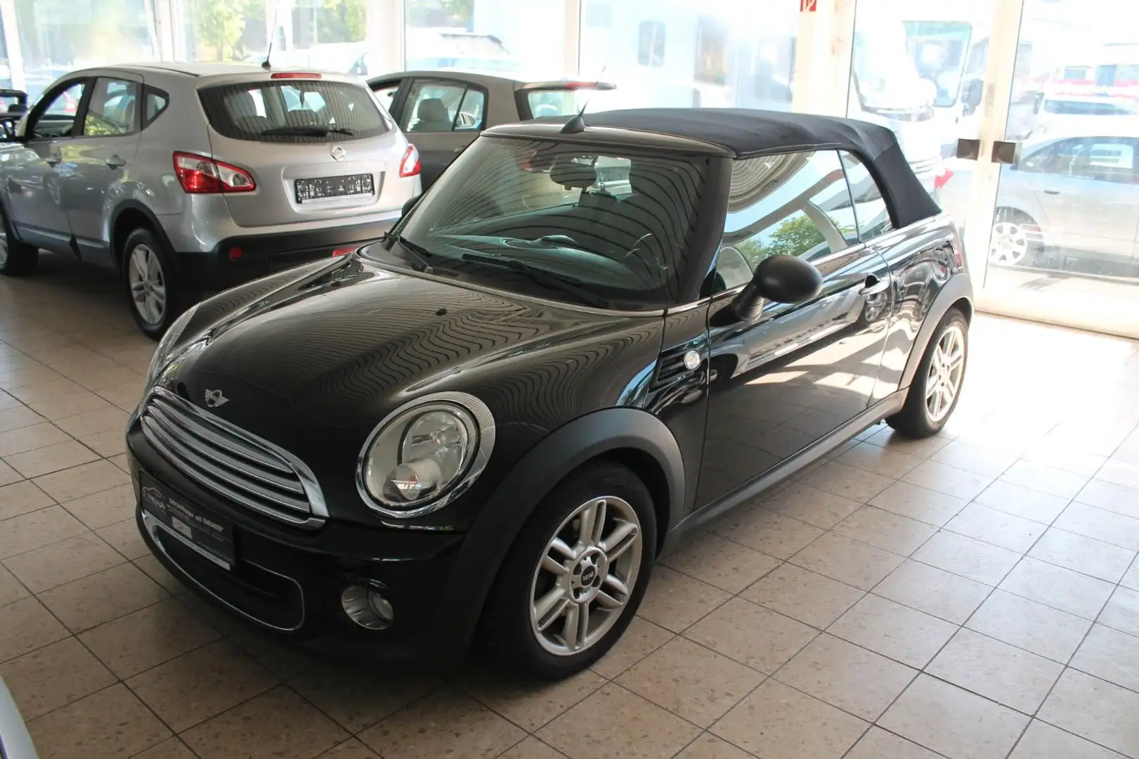 MINI One Cabrio One Schwarz - 2