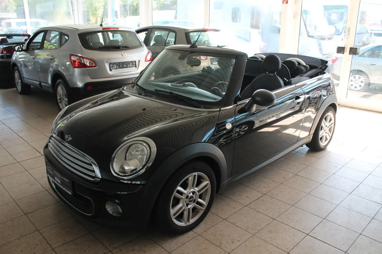 MINI One Cabrio One Schwarz - 1
