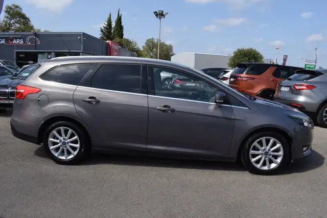 Ford Focus view 13
