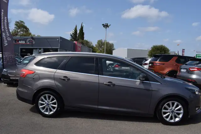 Ford Focus view 12