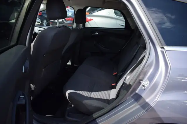 Ford Focus view 9