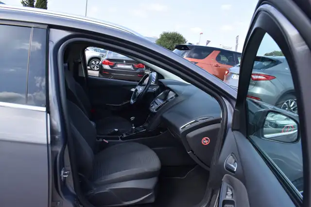 Ford Focus view 14