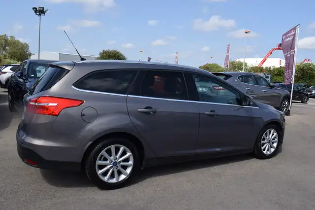 Ford Focus view 5