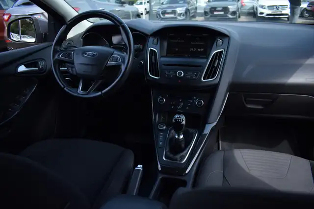 Ford Focus view 2