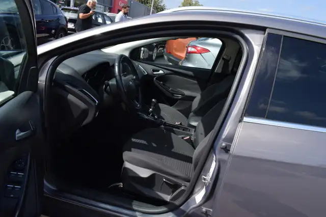 Ford Focus view 4