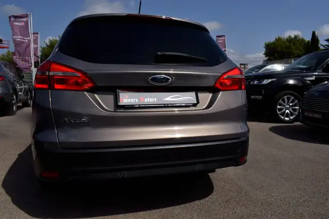 Ford Focus view 3