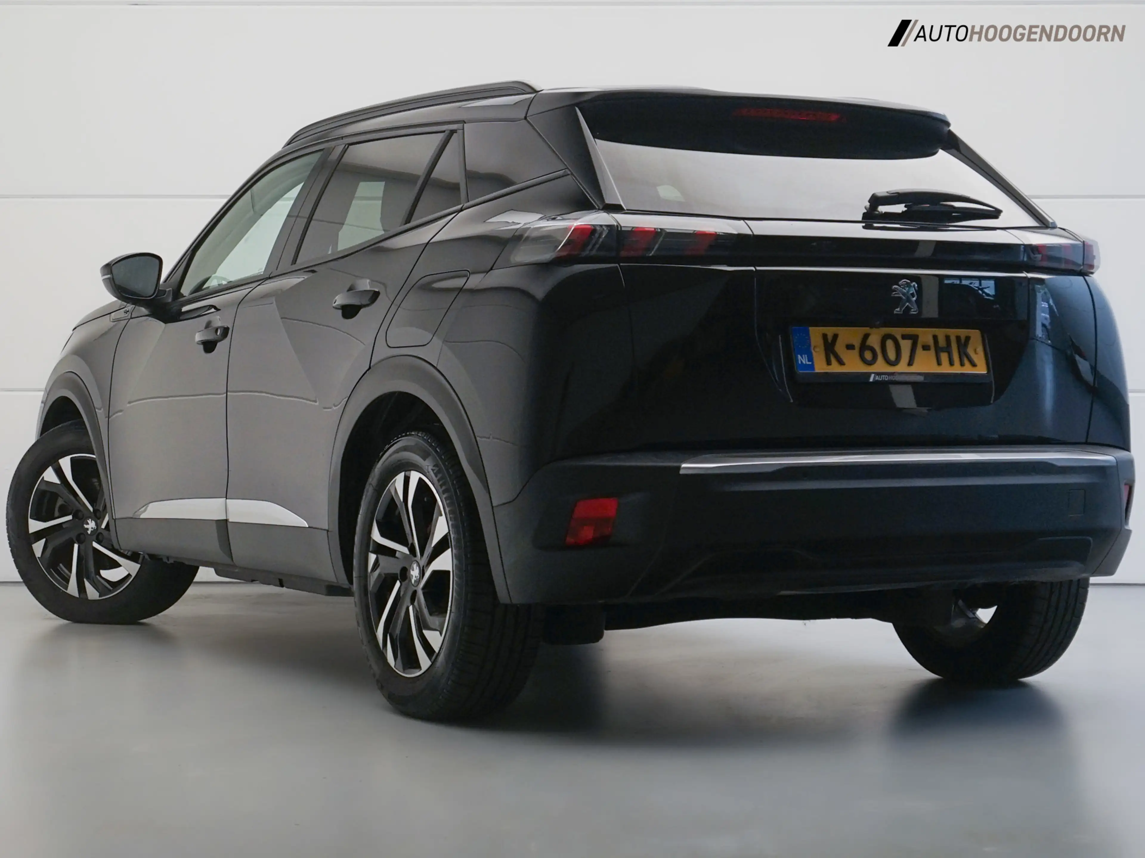 Peugeot e-2008 EV Allure 50 kWh Sport SOH 90% (APPLE CARPLAY,CLIM — photo 3