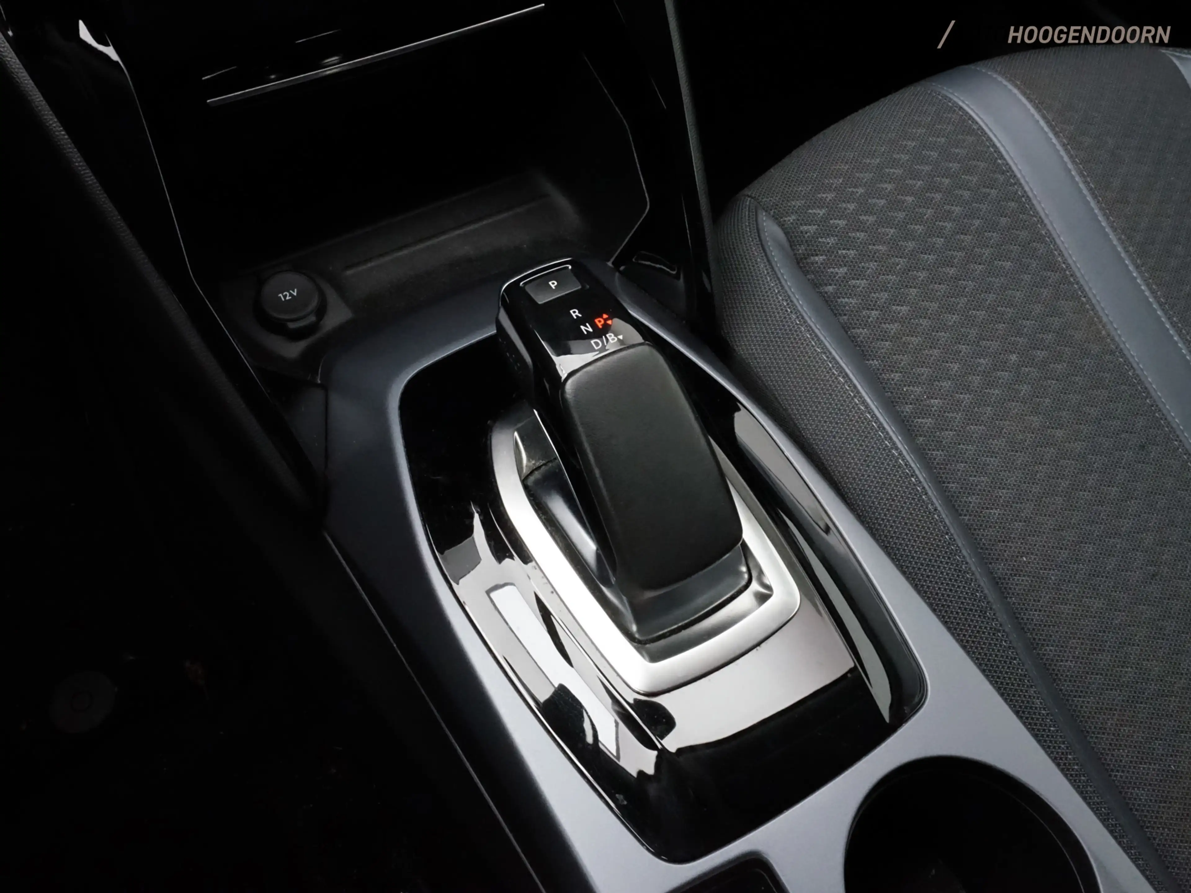 Peugeot e-2008 EV Allure 50 kWh Sport SOH 90% (APPLE CARPLAY,CLIM — photo 26
