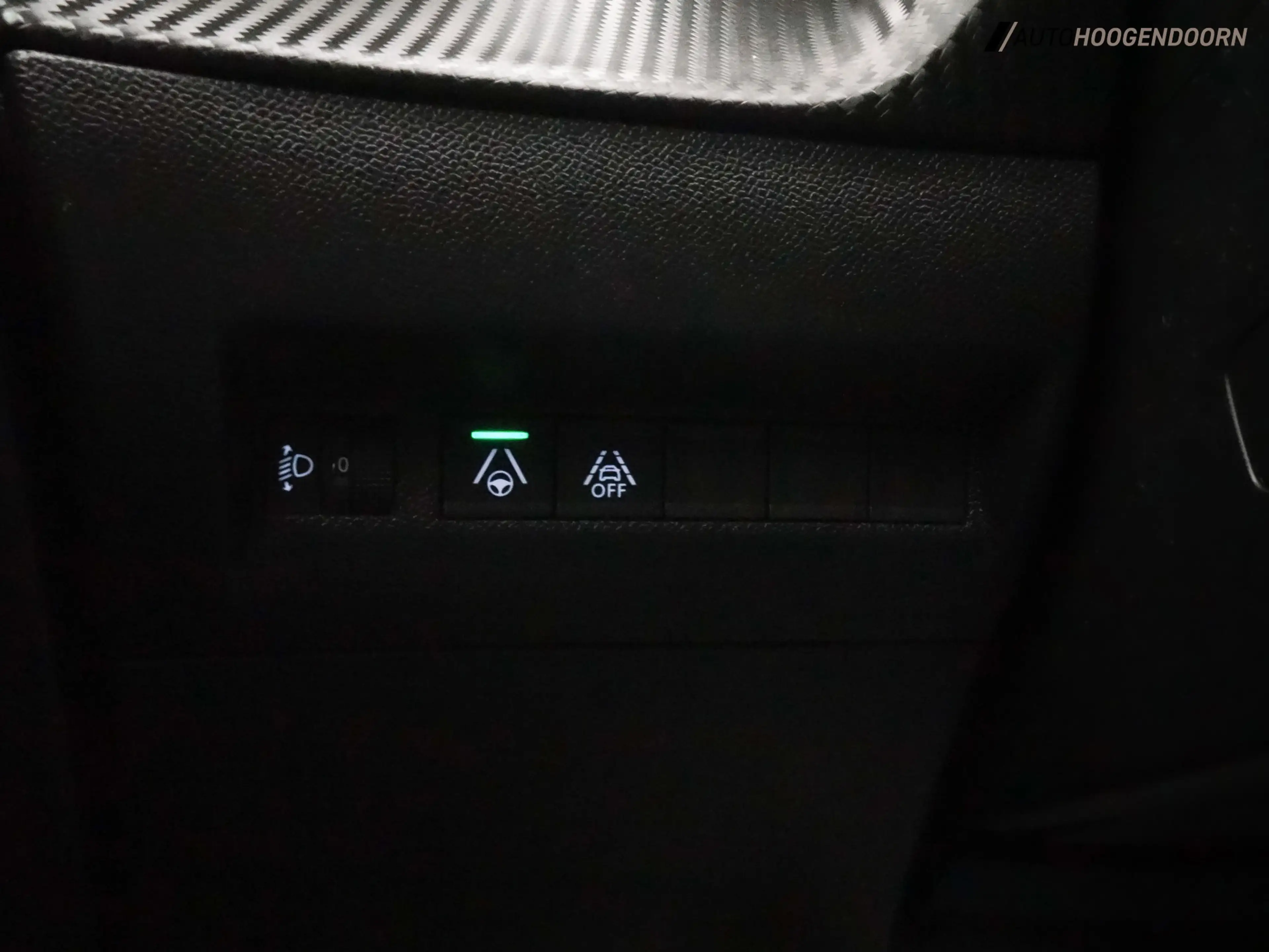 Peugeot e-2008 EV Allure 50 kWh Sport SOH 90% (APPLE CARPLAY,CLIM — photo 18