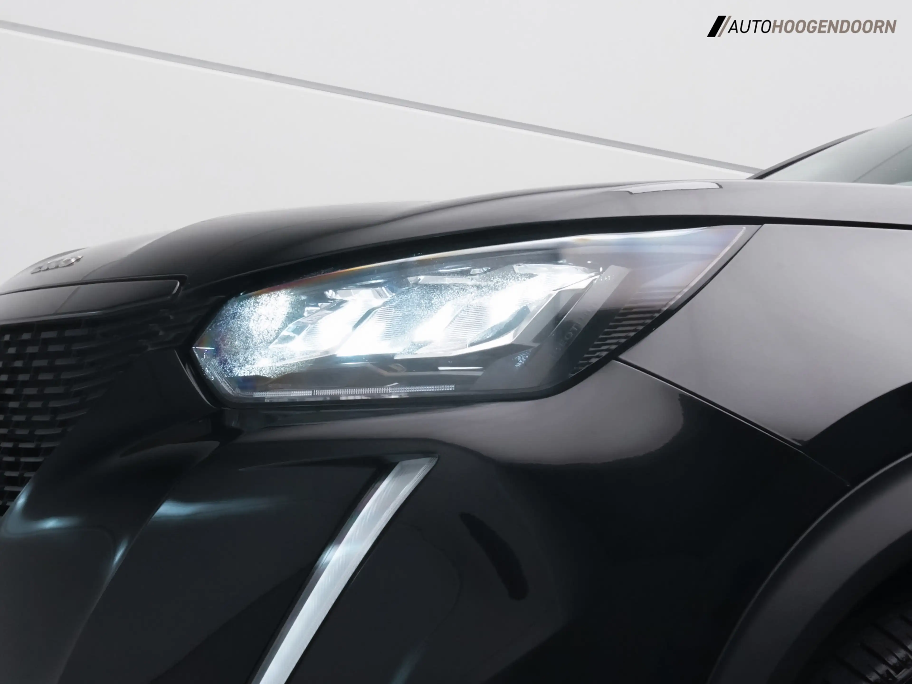 Peugeot e-2008 EV Allure 50 kWh Sport SOH 90% (APPLE CARPLAY,CLIM — photo 11