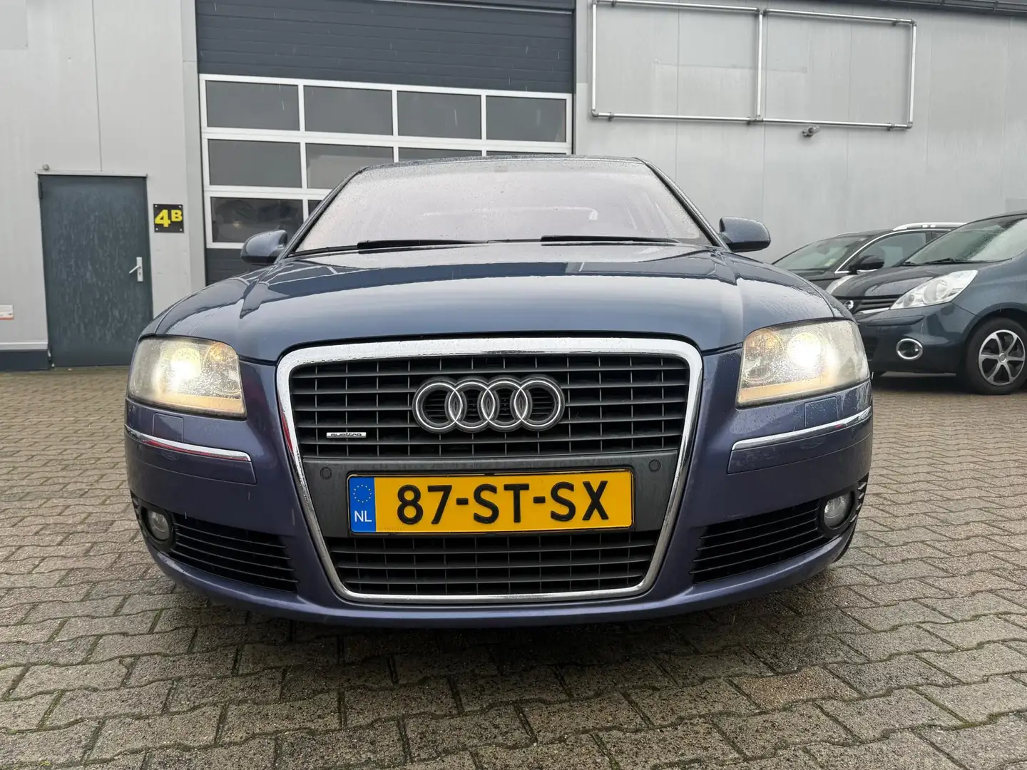 Audi A8 3.7 quattro Pro Line 2006 Facelift Single Grill Blauw - 2