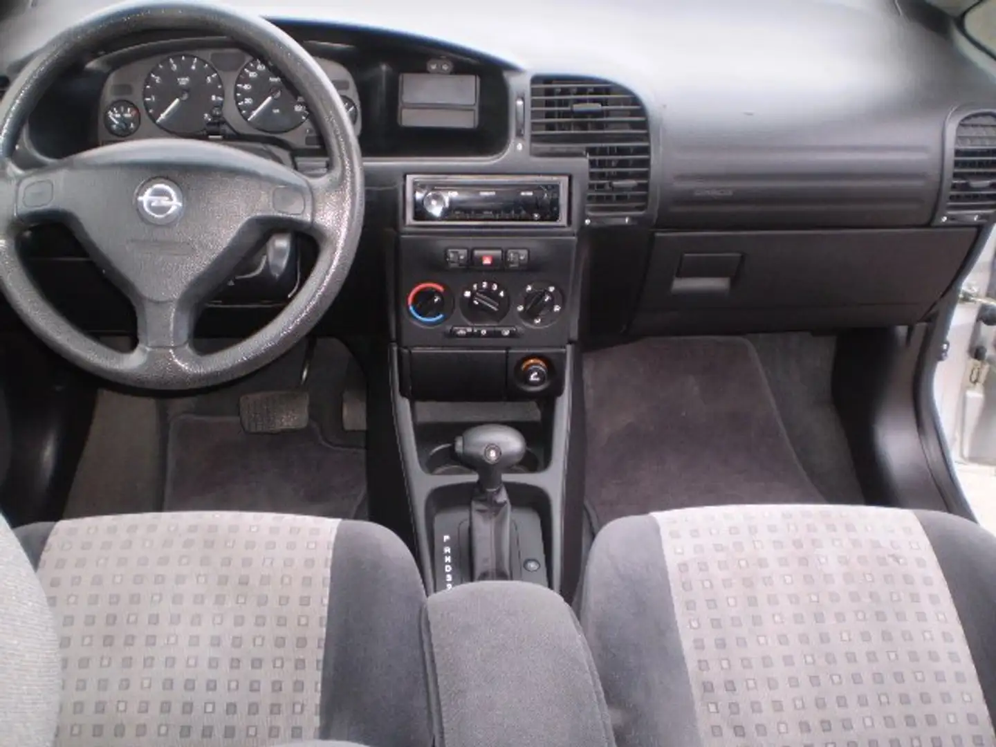 Opel Zafira 1.8 / Automatik / Klima / 7 Sitzer / Sitzheizung.. Šedá - 2