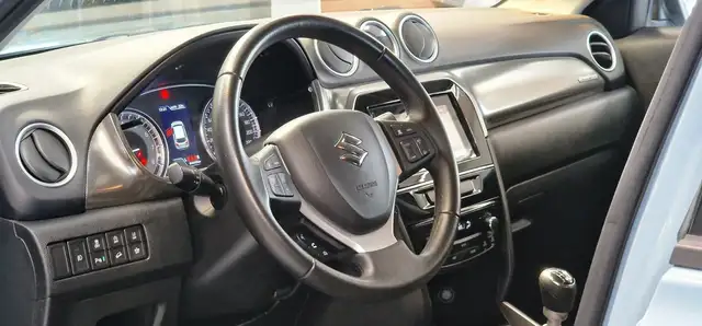 Suzuki Vitara view 12