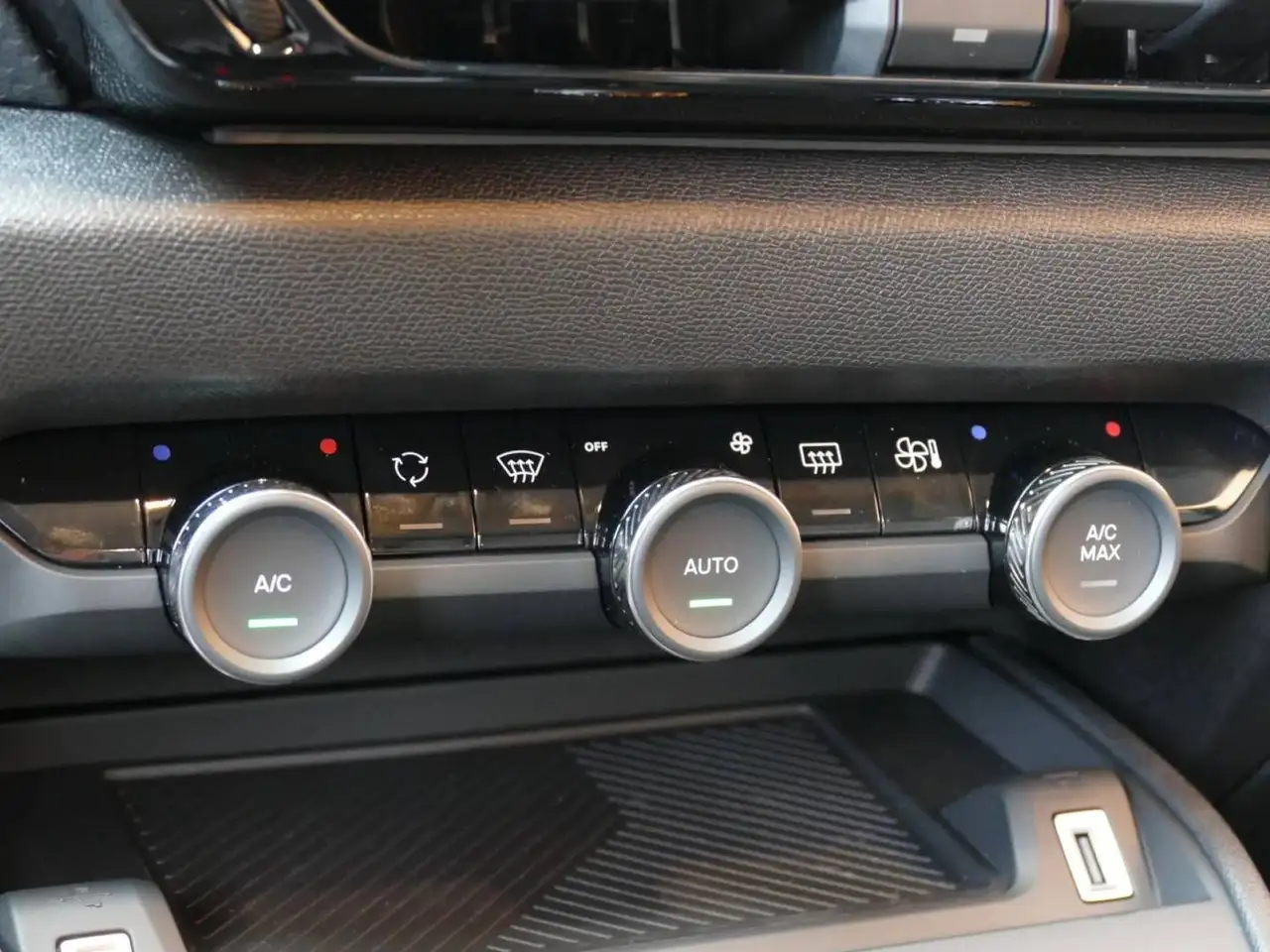 Citroen C4 1.2 MHEV Collection e-DCS6, миниатюра 12