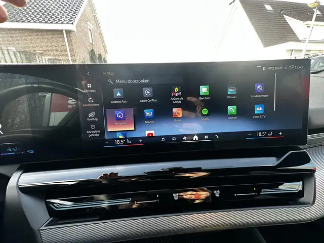 BMW 5 Series view 15