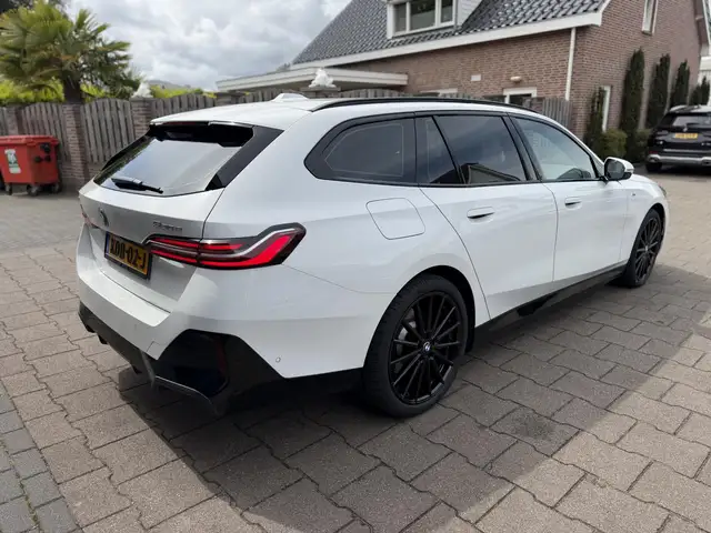BMW 5 Series view 13